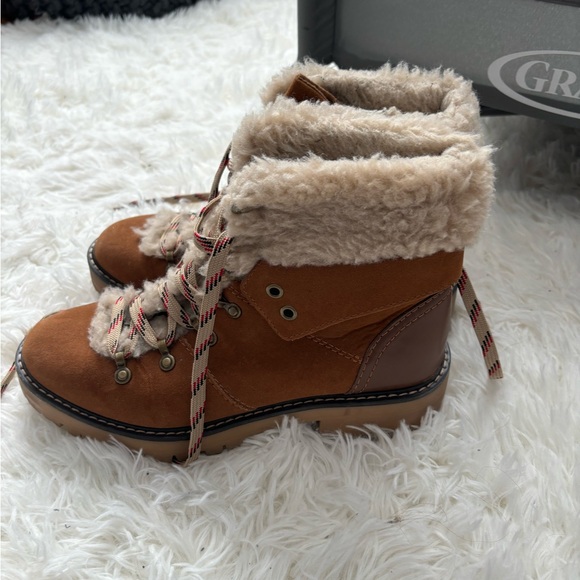 Time and Tru boots - Picture 2 of 4